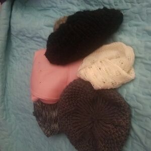 5 LADIES HATS, 2 BILL CAP & 3 BEANIES For one price, Pink. Gray, & off White GUC